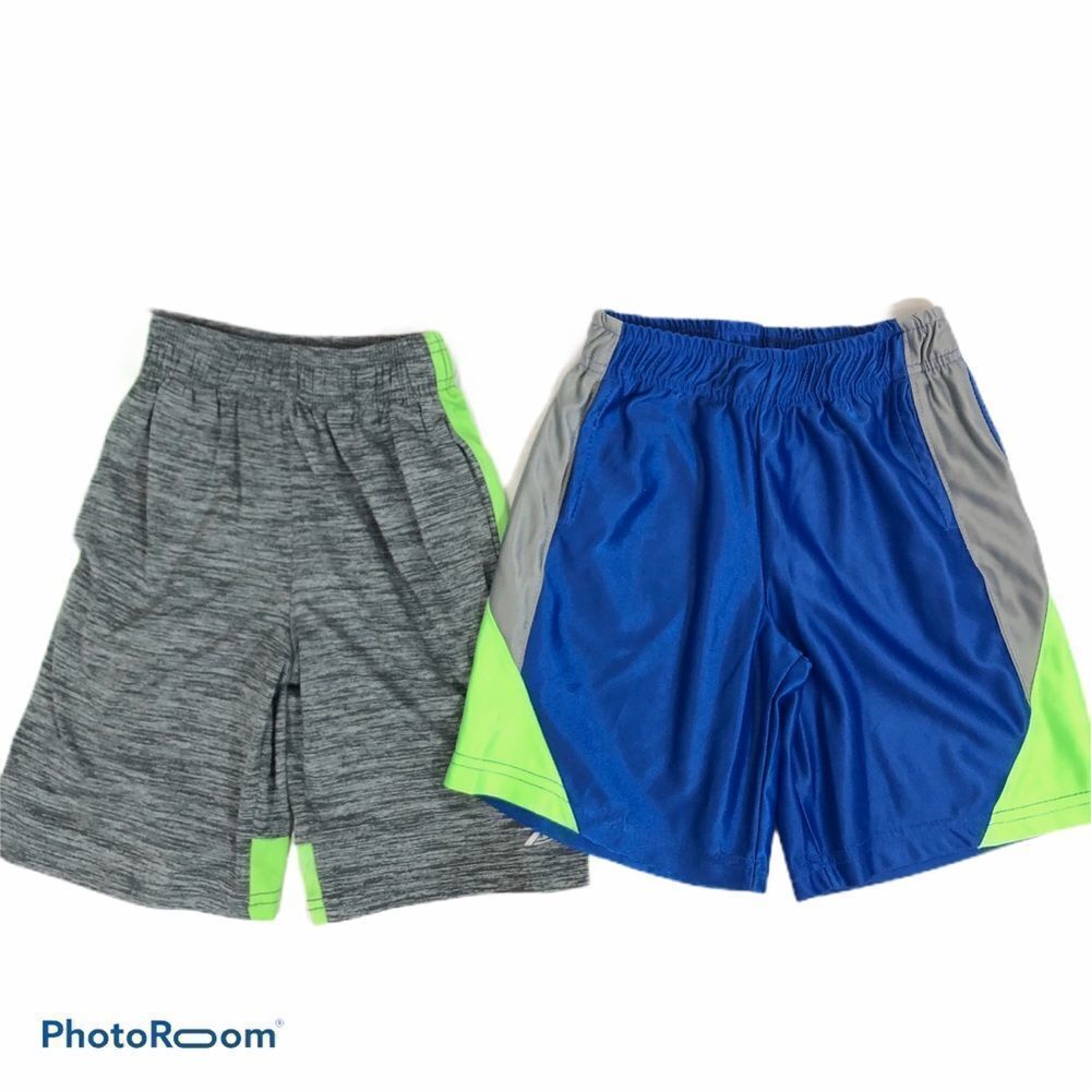Lot
of two Pairs of Boys Athletic Shorts Size 5/6